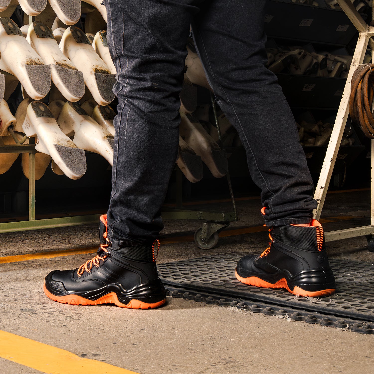 BOTA INDUSTRIAL DE PIEL BERRENDO BIOTECH 3102 PARA HOMBRE