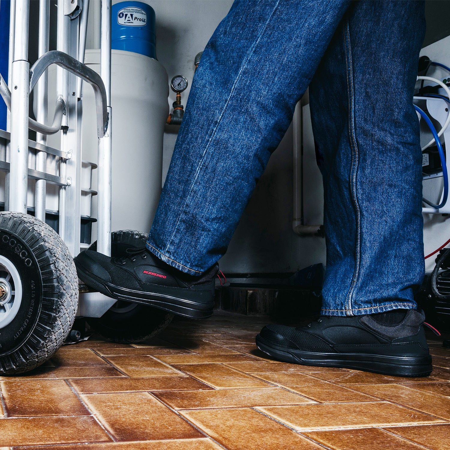 TENIS DE SEGURIDAD INDUSTRIAL DIELÉCTRICO 412 URBAN BERRENDO