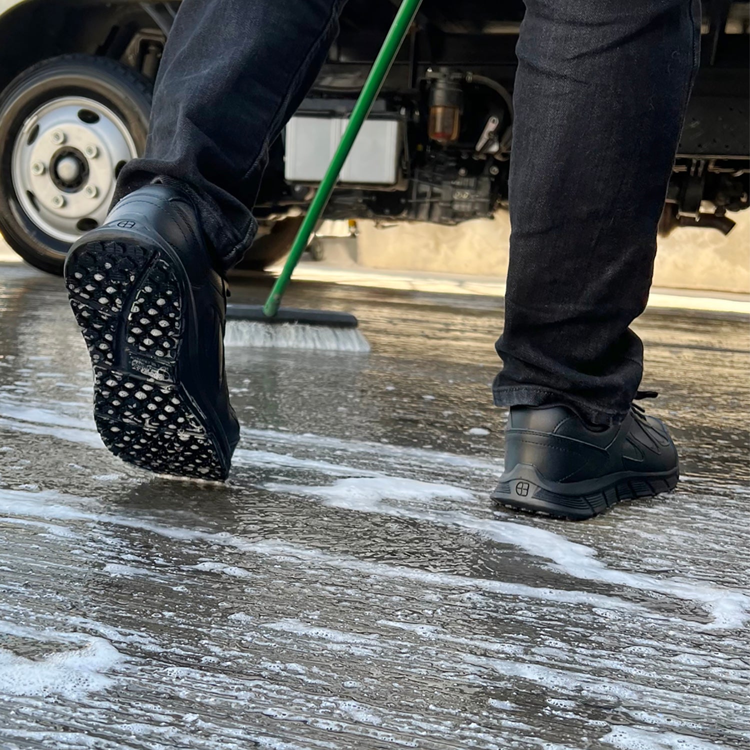 TENIS SFC GALLEY II ANTIDERRAPANTES COLOR NEGRO PARA HOMBRE