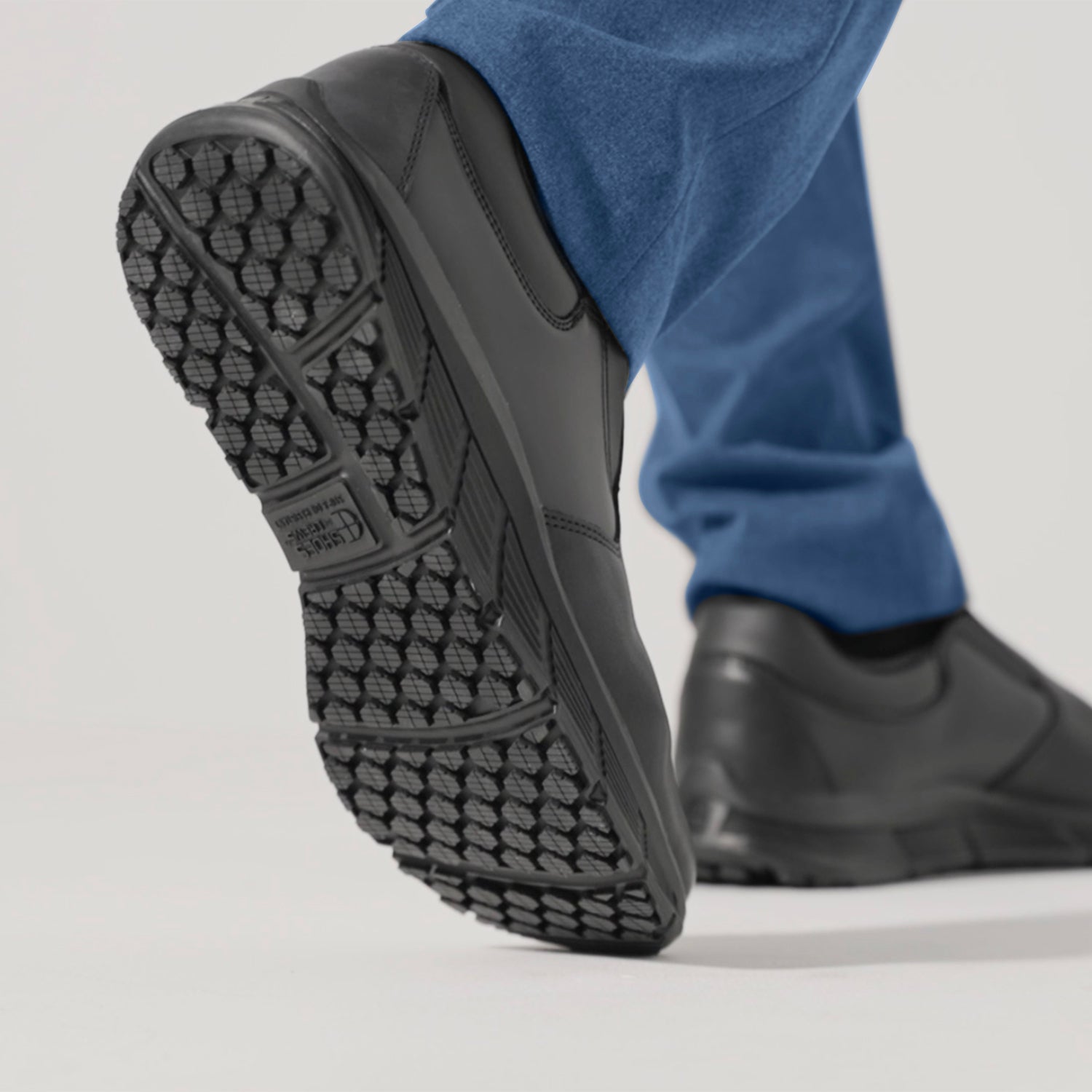 ZAPATOS SFC CATER II ANTIDERRAPANTES NEGROS PARA DAMA